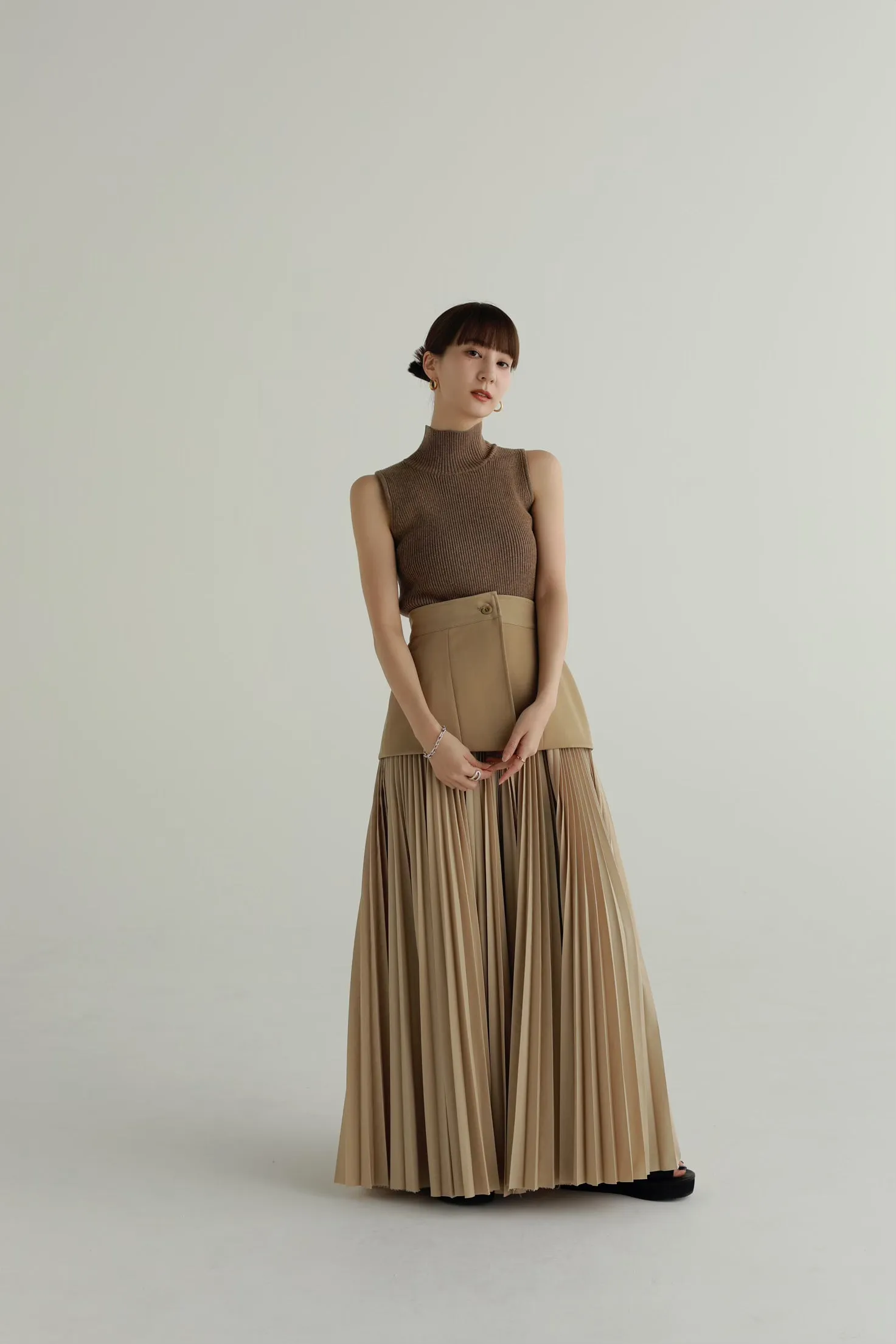 accordion pleats skirt