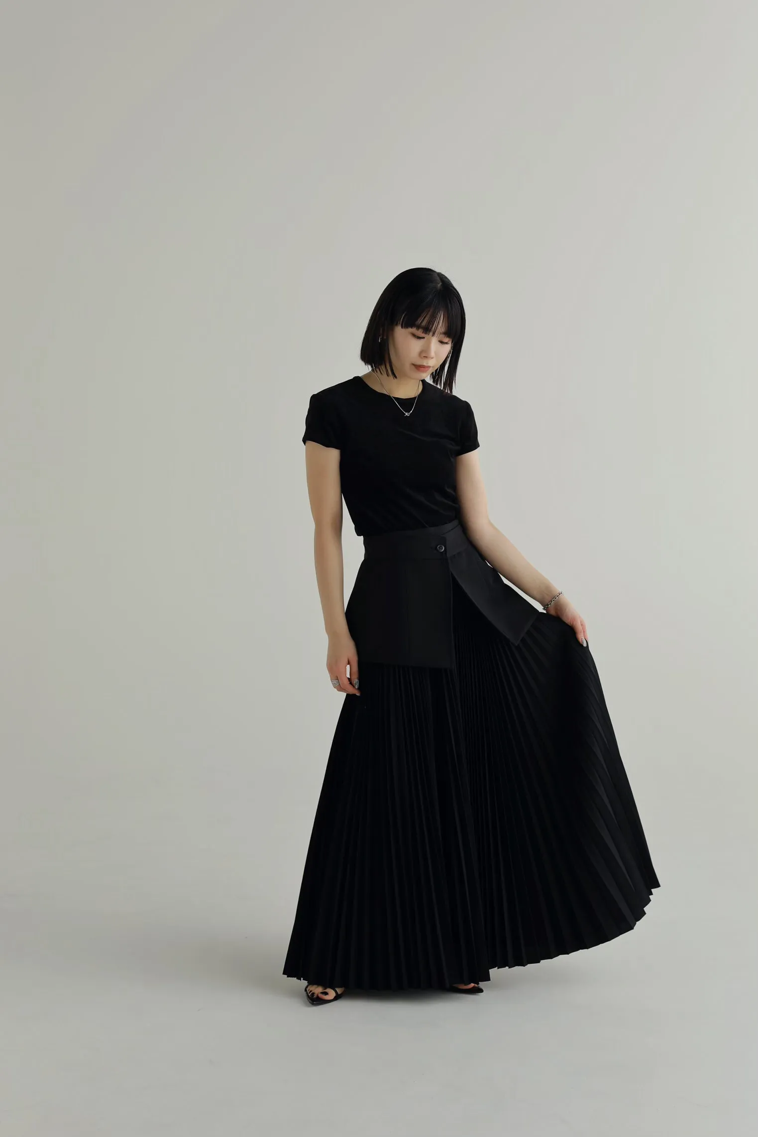 accordion pleats skirt