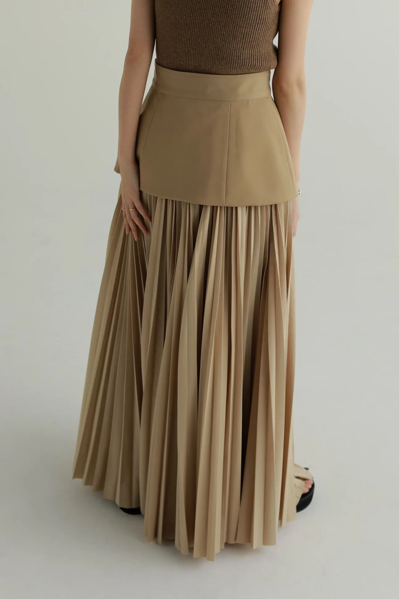 accordion pleats skirt