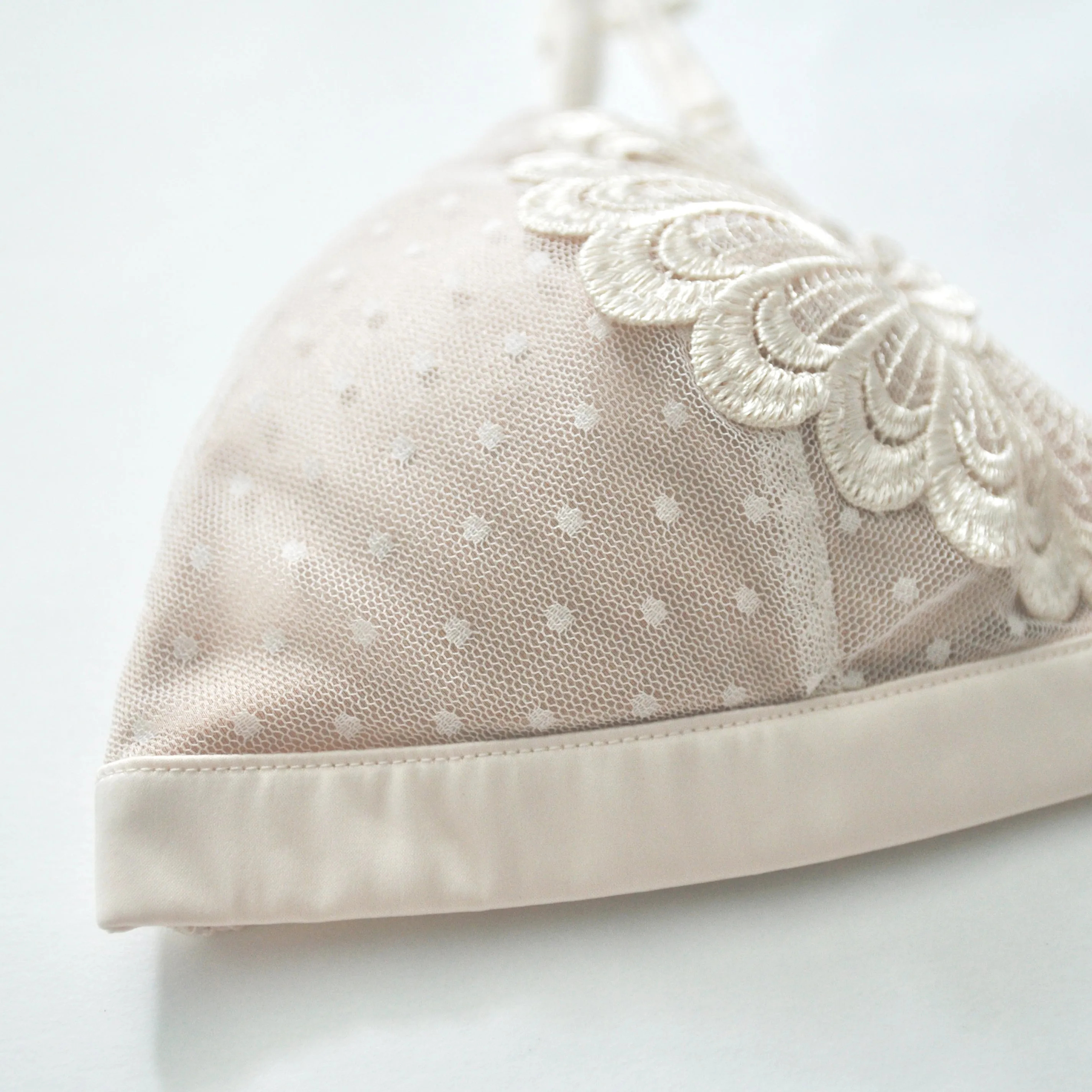 Ava Wireless Bra